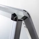 MEGÁLLÍTÓ TÁBLA DESIGN 32 MM LEKEREKÍTETT PROFILLAL A2