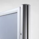 PLAKÁTTARTÓ ÁLLVÁNY 25 MM GÉRVÁGOTT PROFILLAL A1 EGYOLDALAS