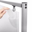 PLAKÁTTARTÓ ÁLLVÁNY LENGŐ DEKORRAL A2