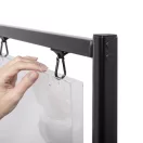 PLAKÁTTARTÓ ÁLLVÁNY LENGŐ DEKORRAL A2 FEKETE